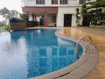 comfy and warm studio serpong greenview apartment