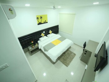 Room In Guest Room - Cosy Room With Private Bath And Work Desk,,2.5 star