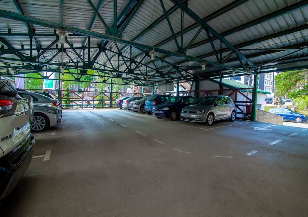 mona plaza zlatibor