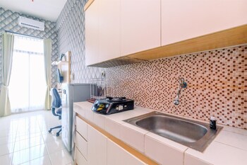 cozy living and restful studio at dave apartment