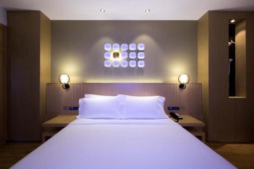 Crystal Orange Hotel (Nanjing Confucius Temple Zhongshan South Road),,4 star