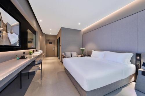 Crystal Orange Hotel (Nanjing Confucius Temple Zhongshan South Road),,4 star