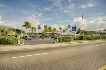 Regency Inn & Suites,Sarasota>>Desoto Lakes,3 star
