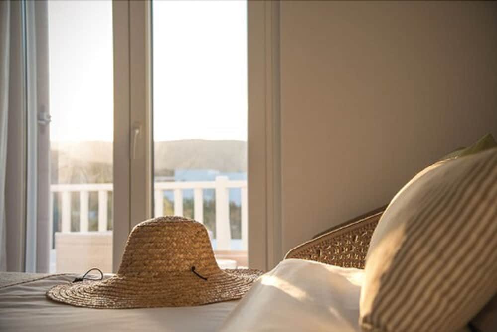 Delmar Apartments & Suites - Delmar Collection,Milos>>Adamas,2 star
