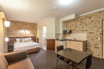 highlander motor inn and apartments