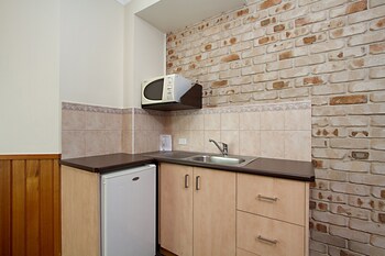 highlander motor inn and apartments