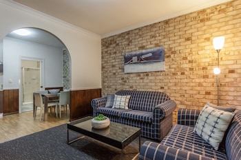 highlander motor inn and apartments