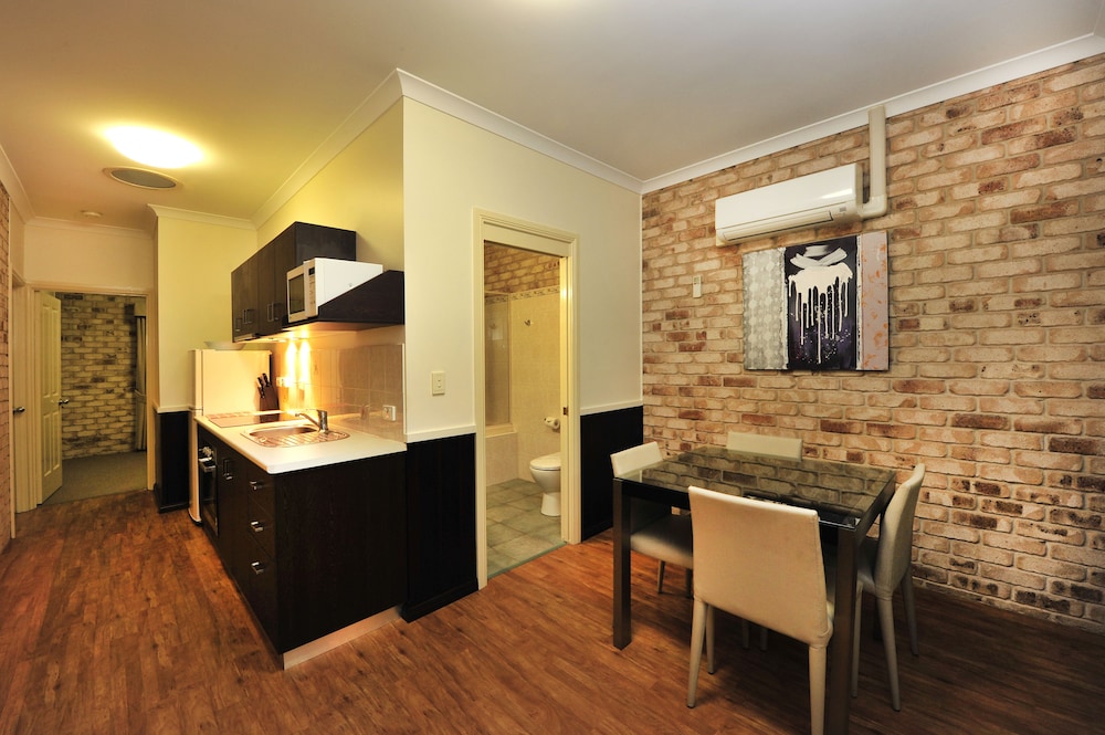 highlander motor inn and apartments