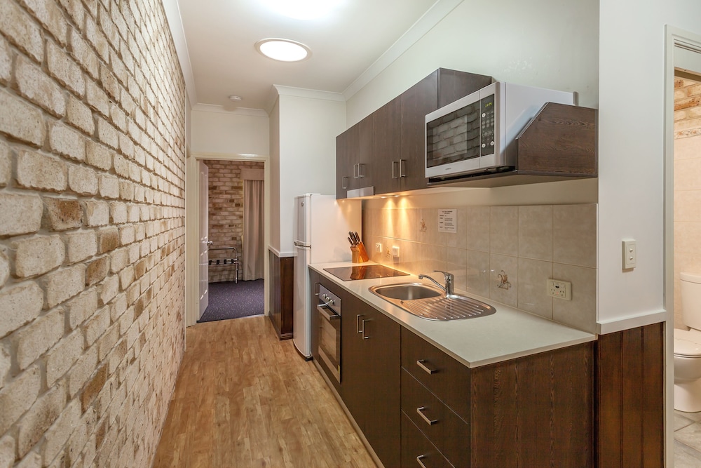 highlander motor inn and apartments