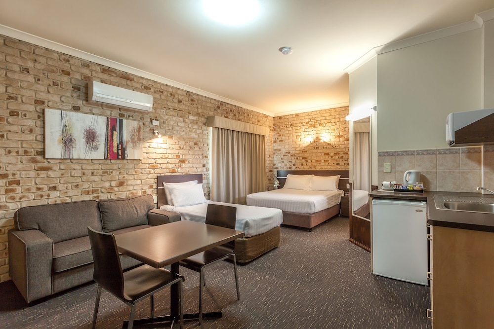 highlander motor inn and apartments