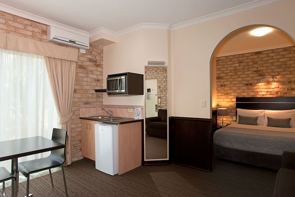 highlander motor inn and apartments