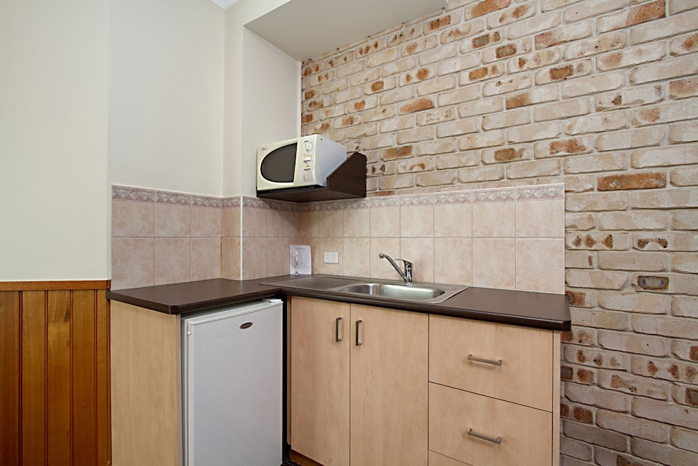 highlander motor inn and apartments