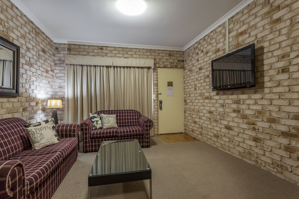 highlander motor inn and apartments