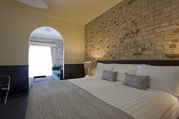 highlander motor inn and apartments