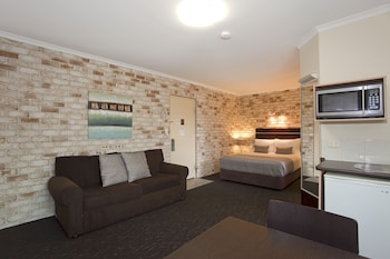 highlander motor inn and apartments