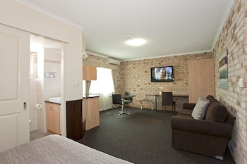 highlander motor inn and apartments