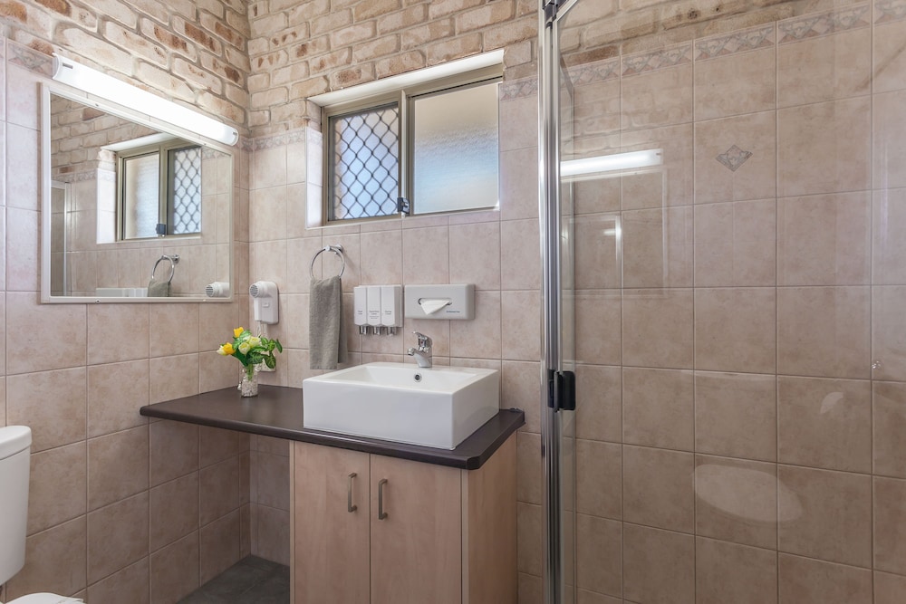 highlander motor inn and apartments