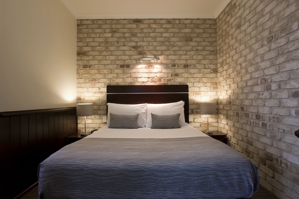 highlander motor inn and apartments