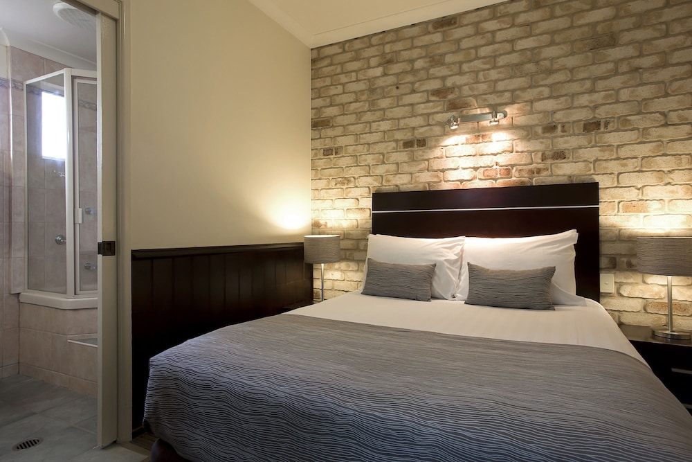 highlander motor inn and apartments