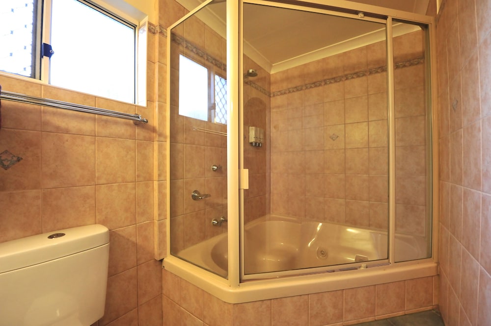 highlander motor inn and apartments