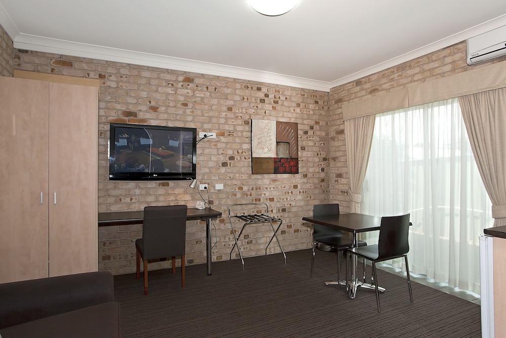 highlander motor inn and apartments