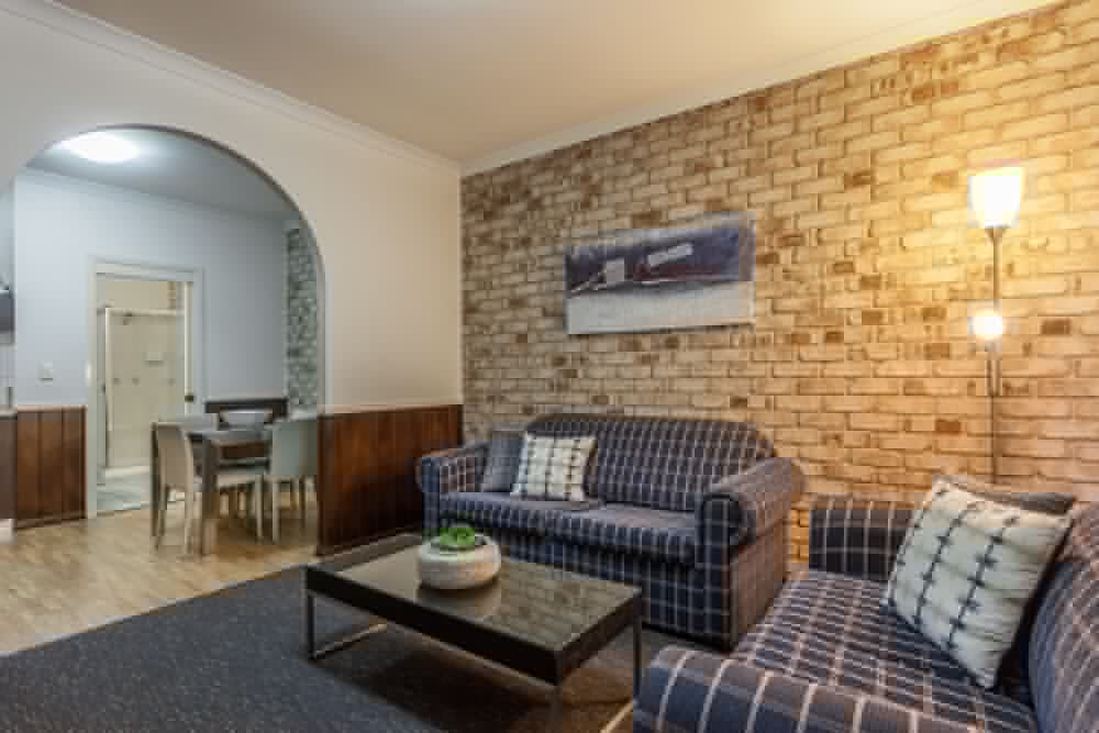 highlander motor inn and apartments