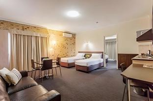 highlander motor inn and apartments