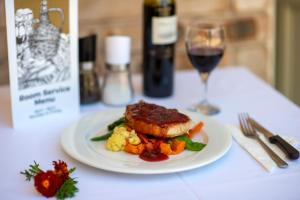 highlander motor inn and apartments