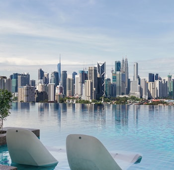 datum jelatek sky residence klcc five senses