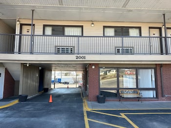 stay inn by oyo near i 80 lincoln west