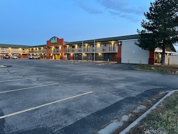 stay inn by oyo near i 80 lincoln west