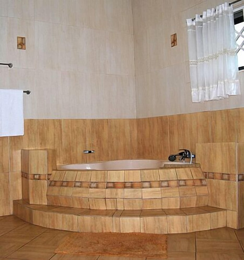 acacia lodge north legon