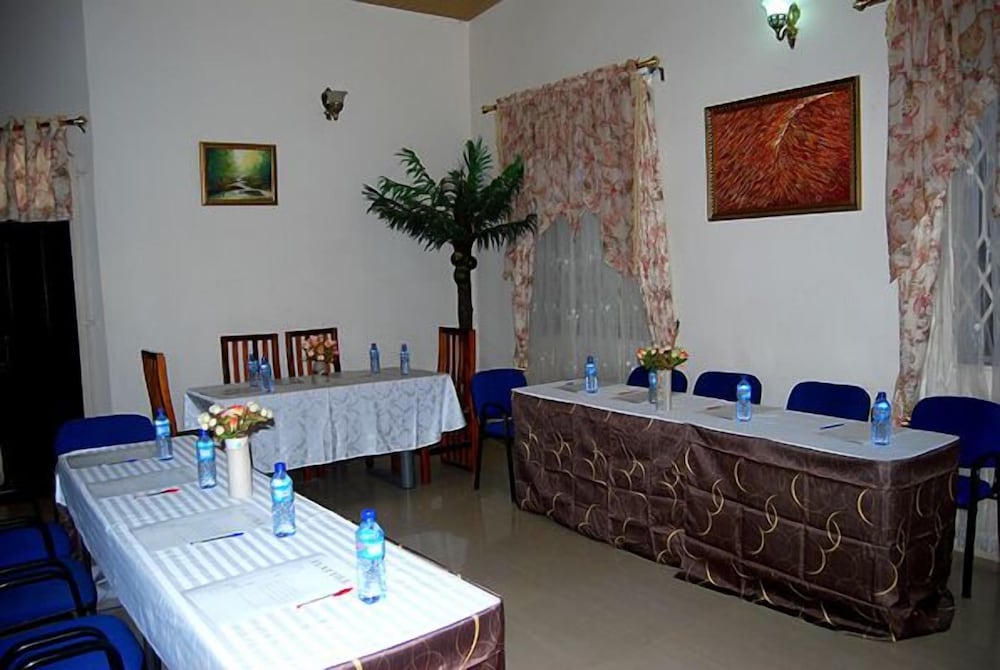 acacia lodge north legon