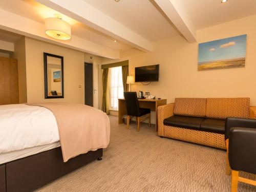 The Lord Nelson Hotel,Haverfordwest>>Burton,4 star