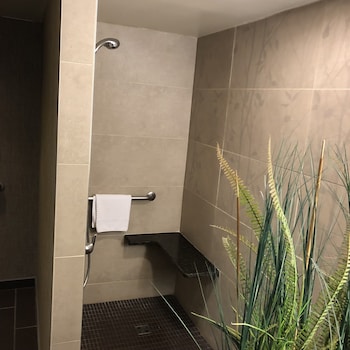 doubletree by hilton akron fairlawn