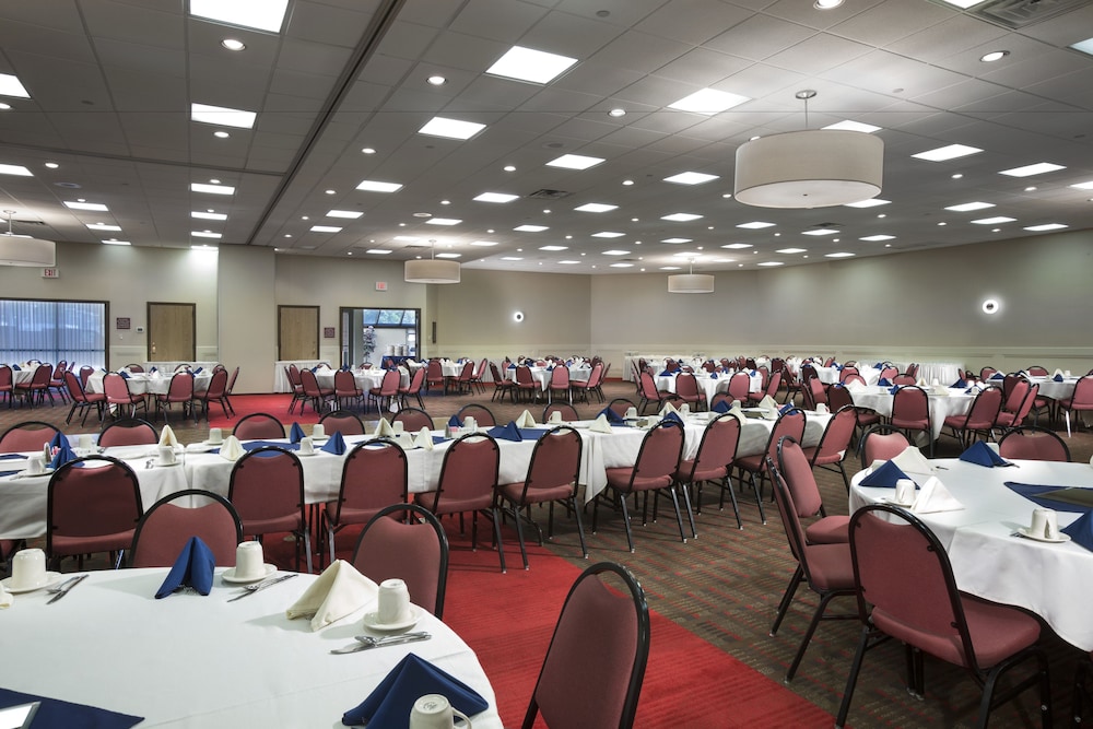 Doubletree By Hilton Manhattan, Ks,,3 star
