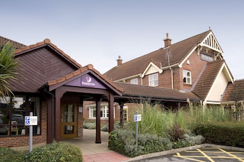 premier inn newark
