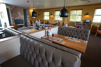 premier inn newark
