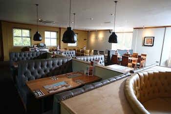 premier inn newark