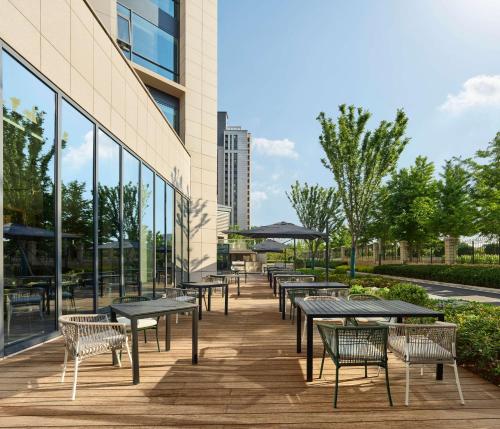 doubletree by hilton yantai golden coast hotel and suites