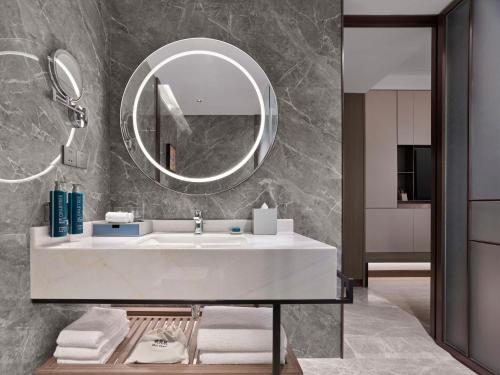 doubletree by hilton yantai golden coast hotel and suites