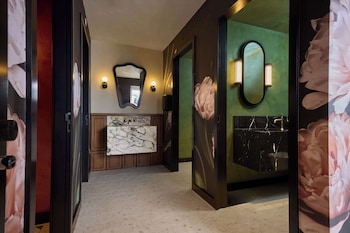 Duo Hotel Lisbon, Curio Collection By Hilton,,4 star
