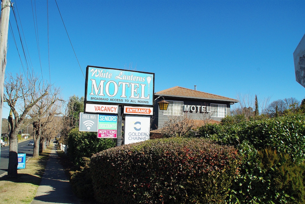 white lanterns motel