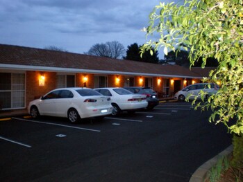 white lanterns motel