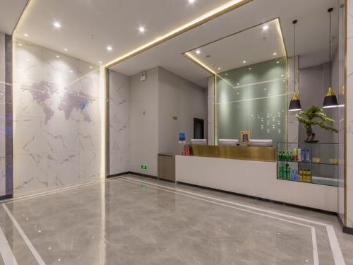 7 days premium kunming guandu dongjiao road metro station
