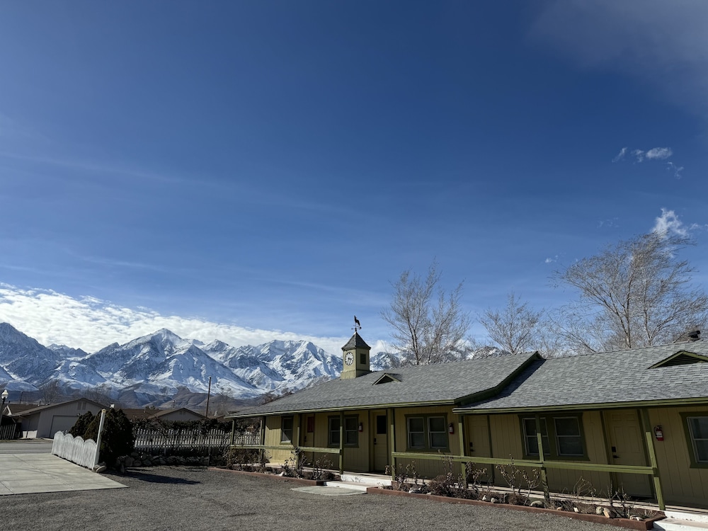eastern sierra motor lodge