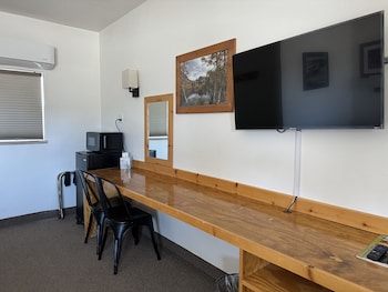 eastern sierra motor lodge