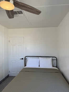 eastern sierra motor lodge