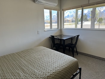 eastern sierra motor lodge