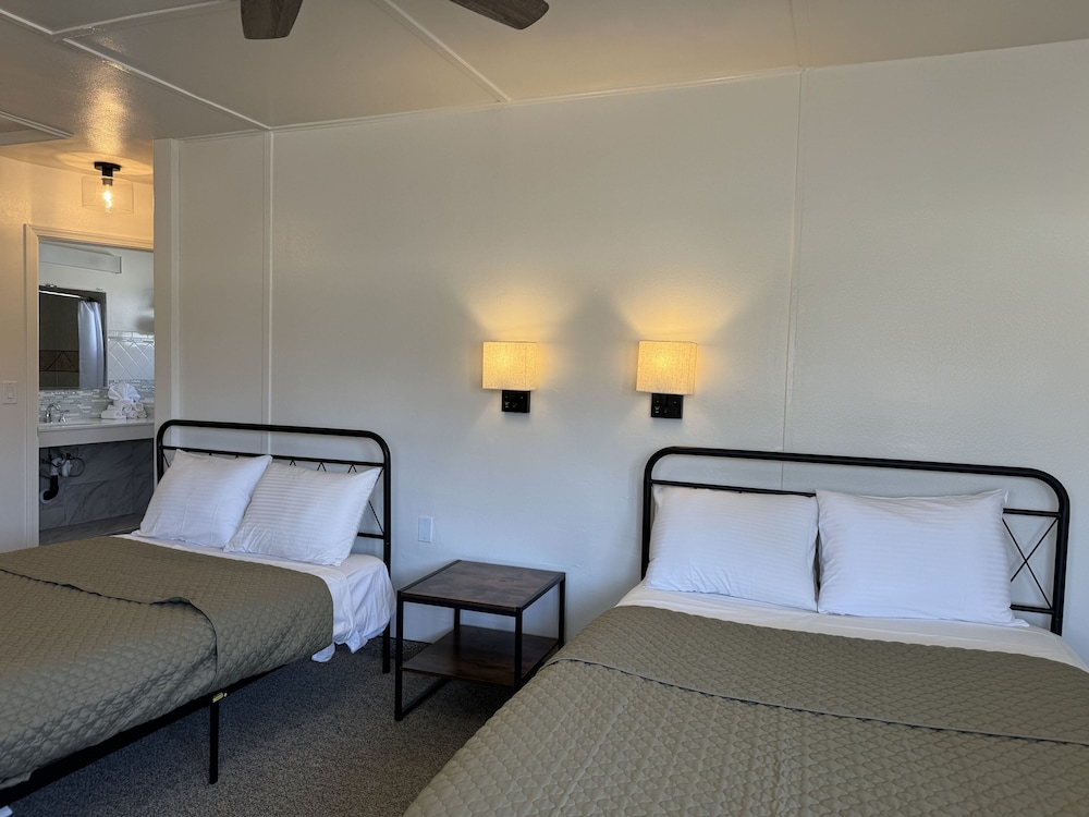 eastern sierra motor lodge